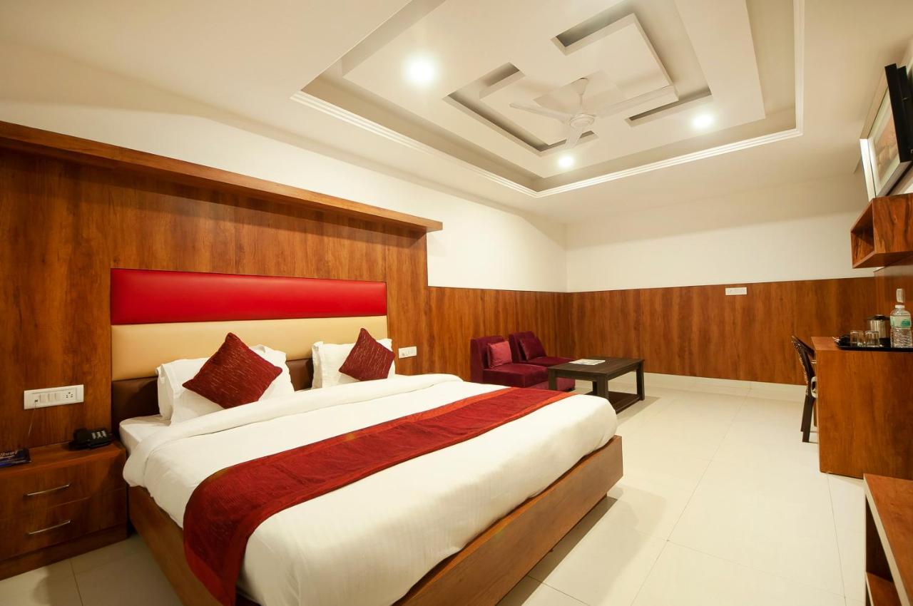 Hotel Sm Suits Near Delhi Airport-Unit By Grand Urban Luxury 뉴델리 외부 사진