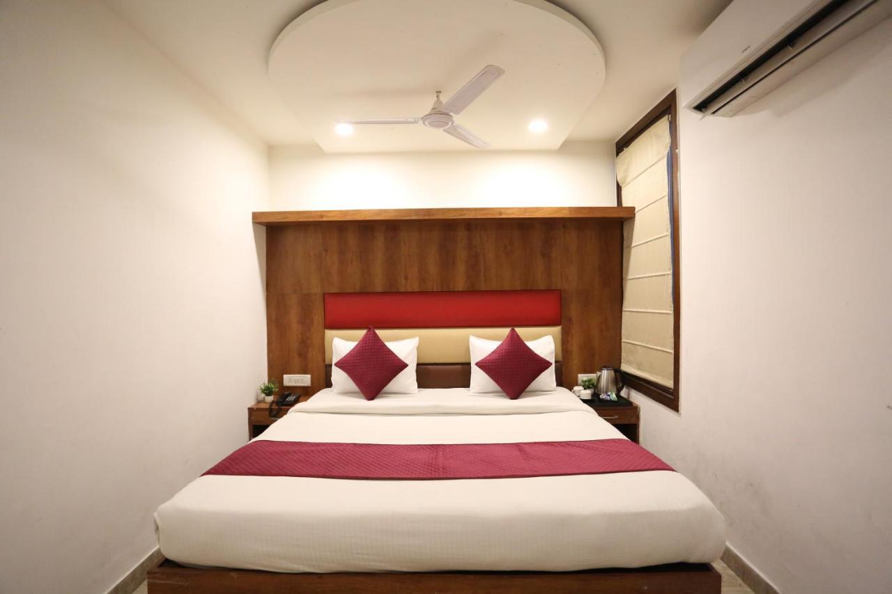 Hotel Sm Suits Near Delhi Airport-Unit By Grand Urban Luxury 뉴델리 외부 사진