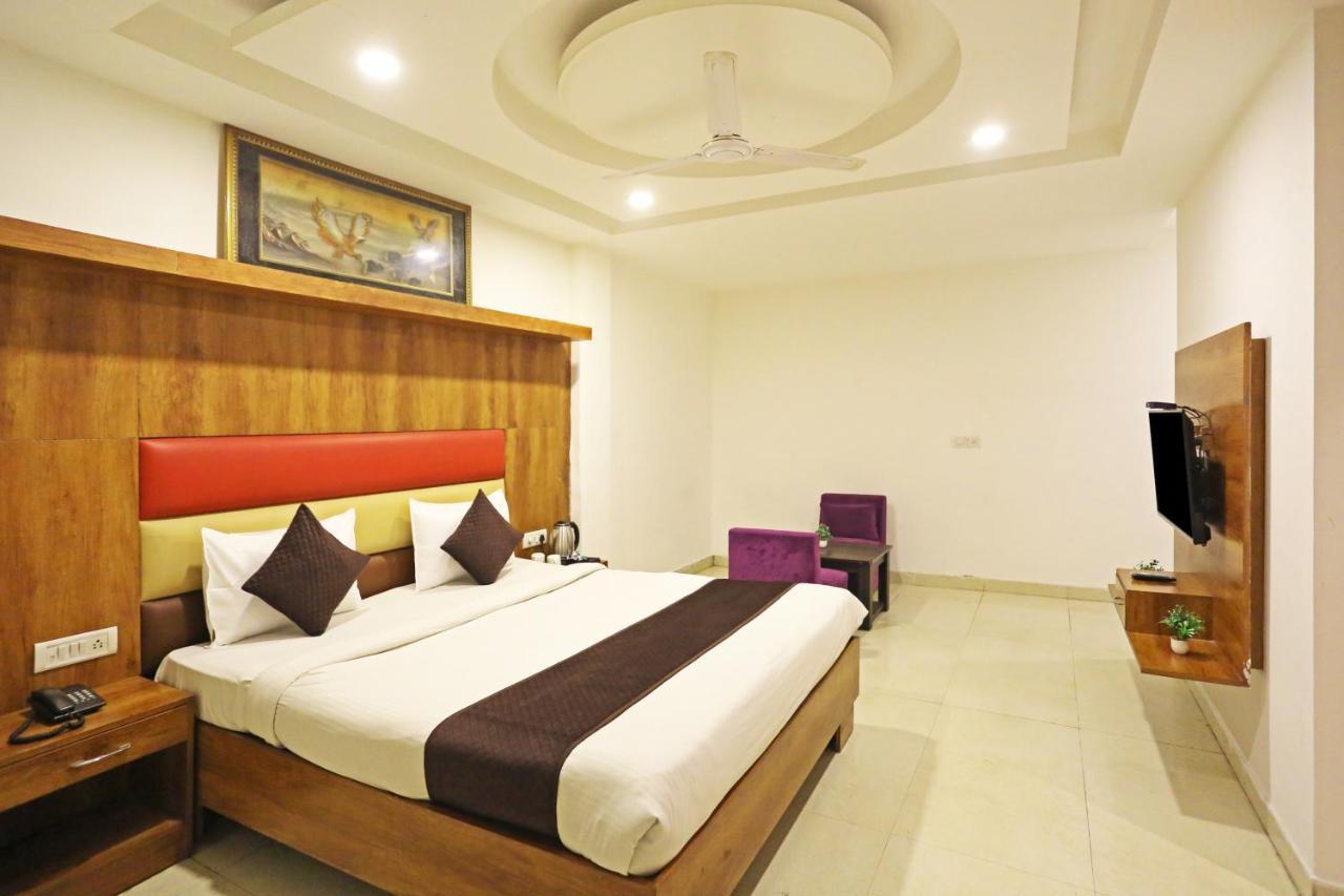 Hotel Sm Suits Near Delhi Airport-Unit By Grand Urban Luxury 뉴델리 외부 사진