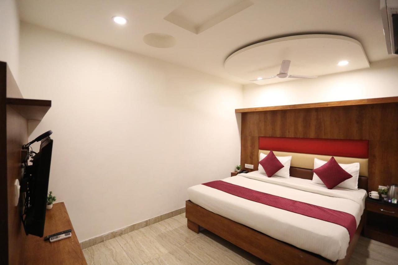 Hotel Sm Suits Near Delhi Airport-Unit By Grand Urban Luxury 뉴델리 외부 사진