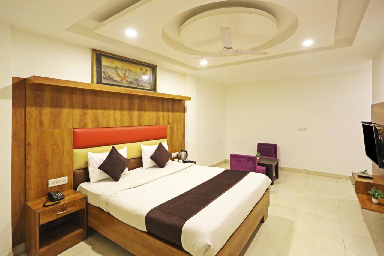 Hotel Sm Suits Near Delhi Airport-Unit By Grand Urban Luxury 뉴델리 외부 사진