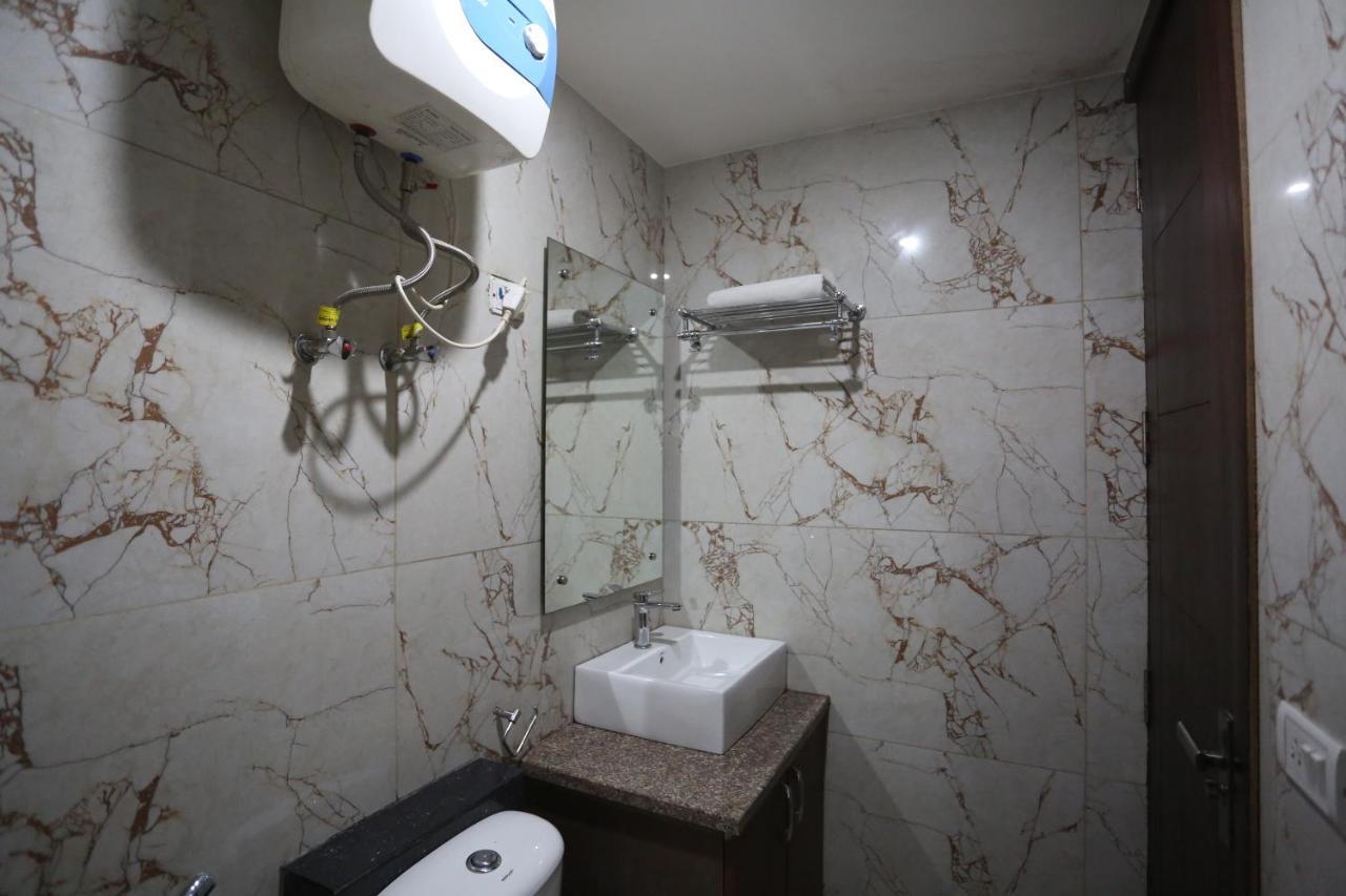 Hotel Sm Suits Near Delhi Airport-Unit By Grand Urban Luxury 뉴델리 외부 사진