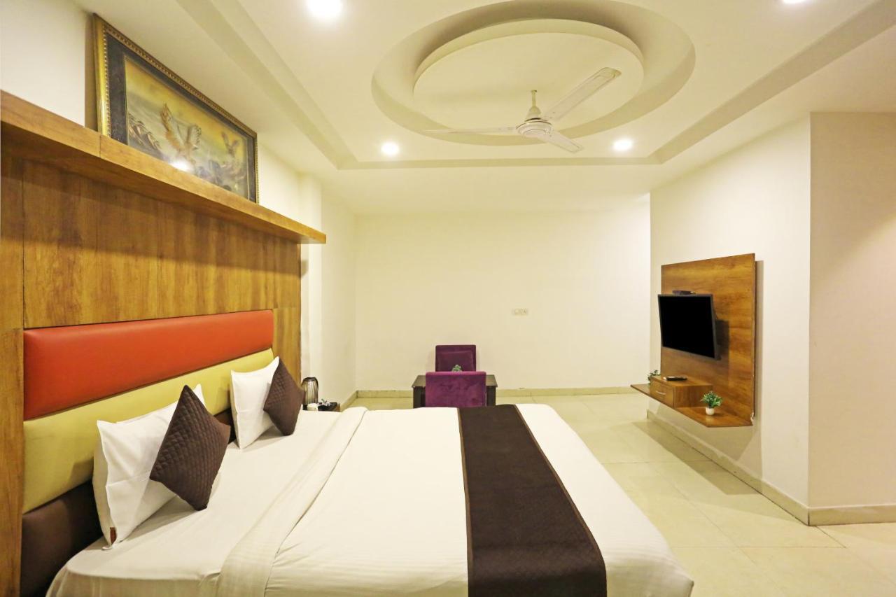 Hotel Sm Suits Near Delhi Airport-Unit By Grand Urban Luxury 뉴델리 외부 사진